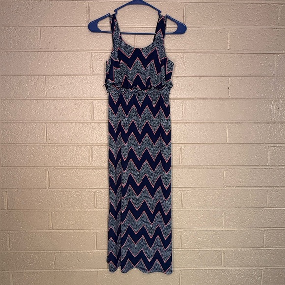 three pink hearts Dresses & Skirts - Three pink hearts Elegant Chevron Maxi Dress in Navy and Pink
